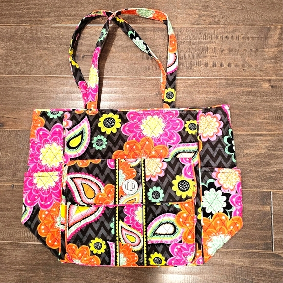 Vera Bradley Quilted Ziggy Zinnia Pattern Women's Cotton Tote Bag - Picture 10 of 11